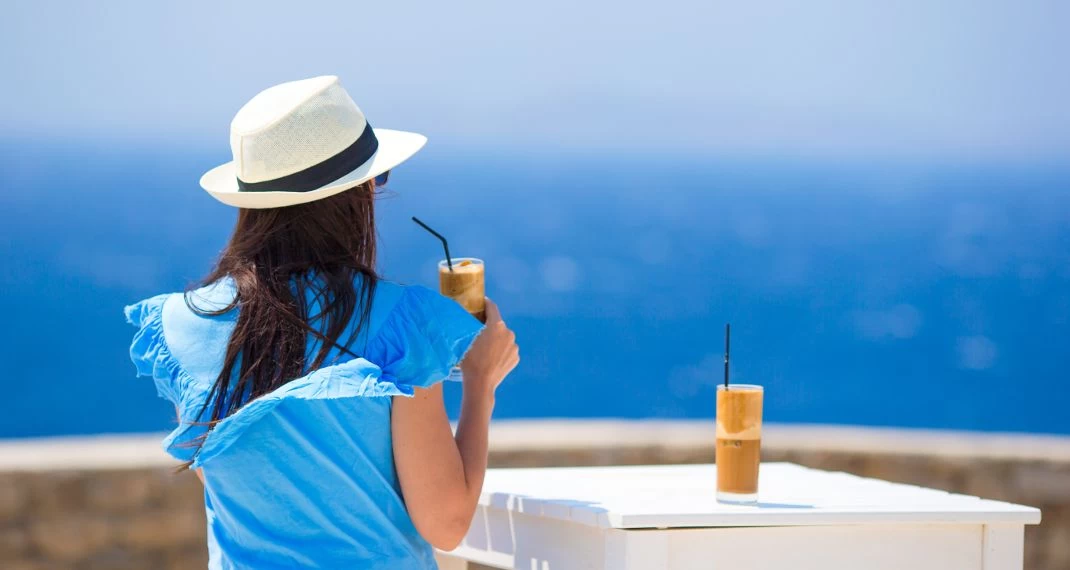 Καφές Φραπέ και χοληστερίνη: Ποιο μυστικό τα συνδέει;